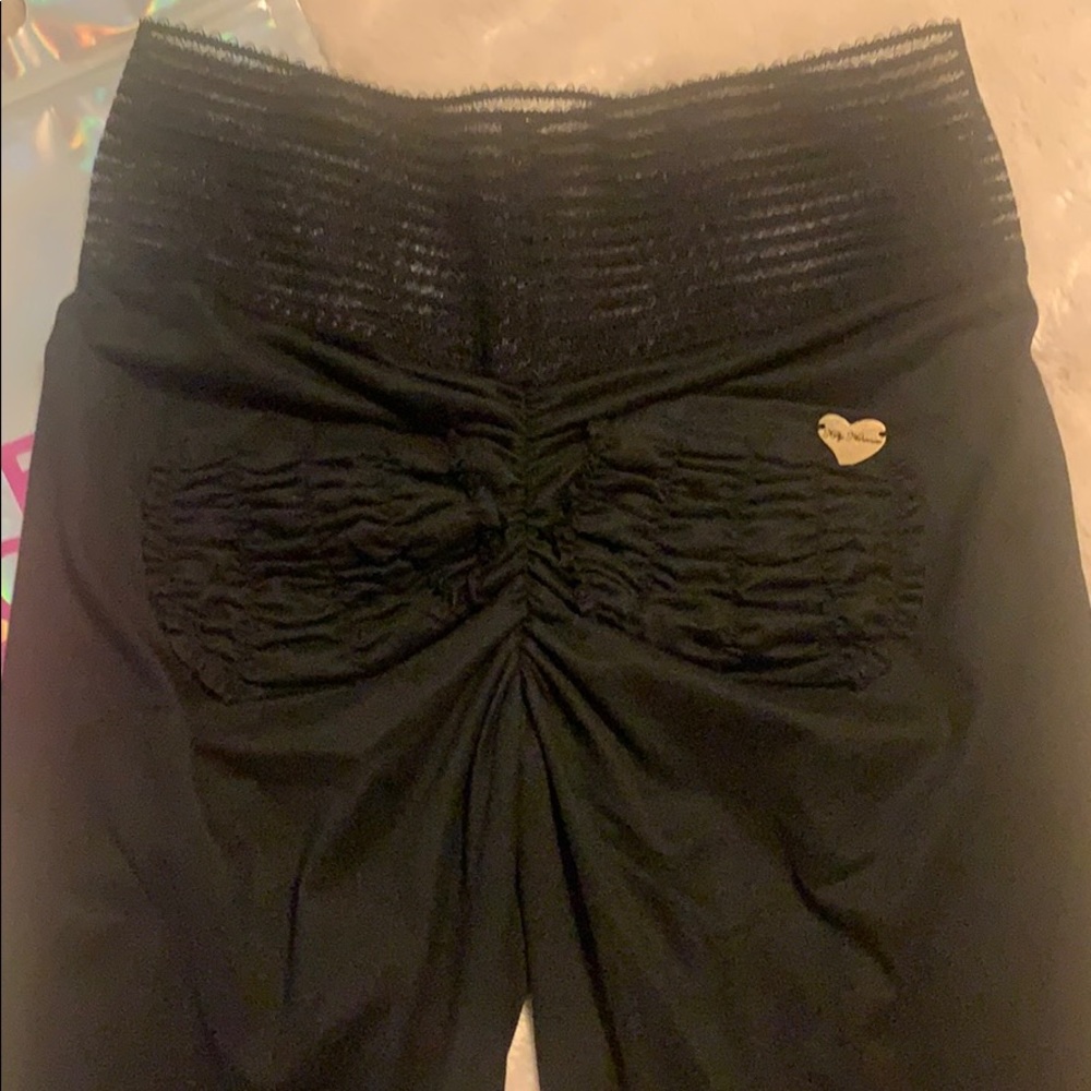 cute booty leggings size M LAST ONE LEFT!!!!!